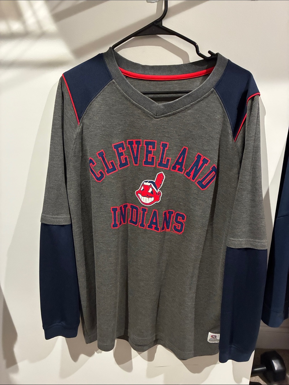 Cleveland Indians Men's Long-Sleeve V-Neck Shirt - Gray & Navy